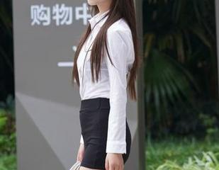 魔镜街拍：足球场的美腿野餐——这个微笑口罩合集果然让人着迷